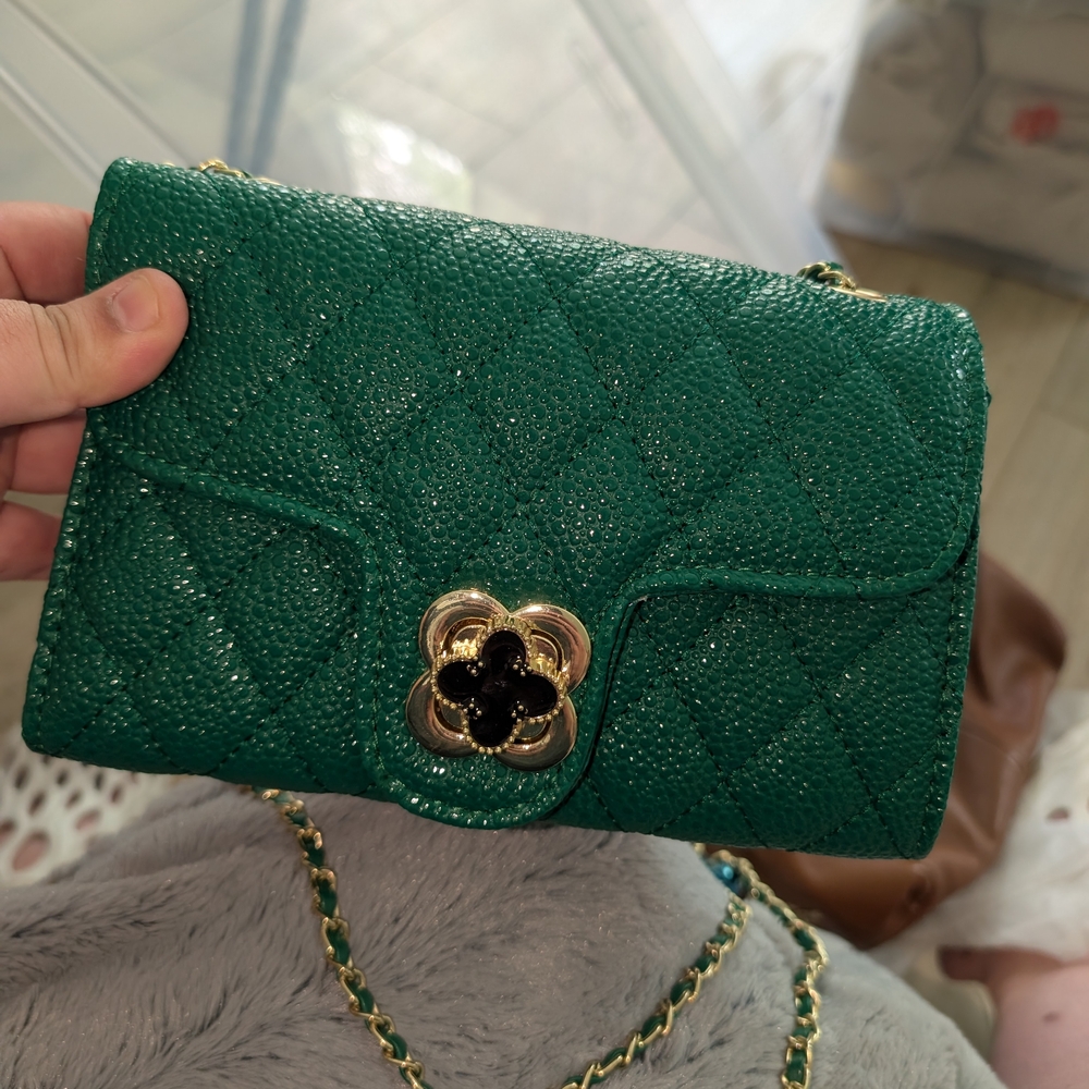 Elegant Green Quilted Women's Bag